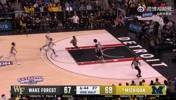 超远滑翔死亡双手隔扣!NCAA大学生身体素质太可怕!