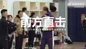 也是老将了！郭艾伦参加CBA体测，负重卧推时感觉很吃力呀！